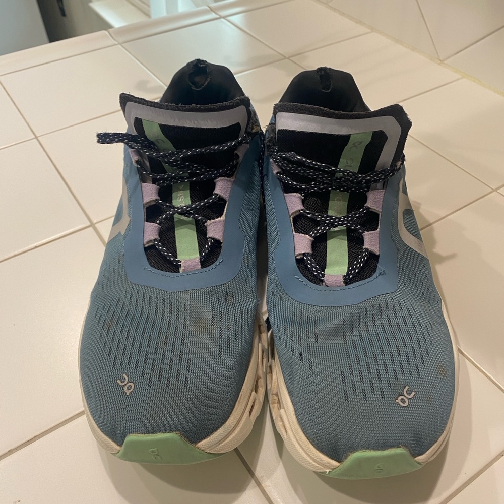 Woman’s On Running Blue Sneakers with Breathable Mesh and Cushioned Midsole